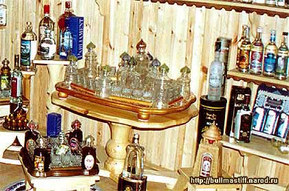 Деревня Верхние Мандроги. В музее водки собрана водка со всего мира.